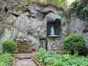 Feierliche Maiandacht in der Fatima-Grotte 